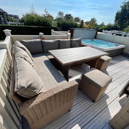 Cottontail Lodge - Hot Tub - Pet Friendly South Cerney Kültér fotó