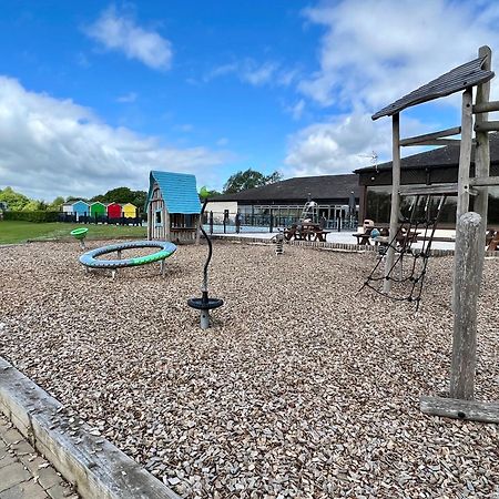 Cottontail Lodge - Hot Tub - Pet Friendly South Cerney Kültér fotó