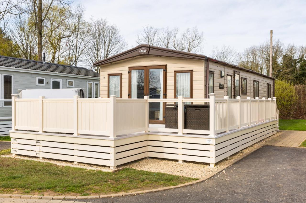 Cottontail Lodge - Hot Tub - Pet Friendly South Cerney Kültér fotó
