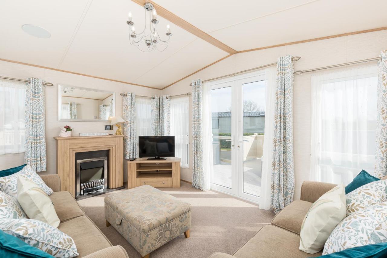 Cottontail Lodge - Hot Tub - Pet Friendly South Cerney Kültér fotó