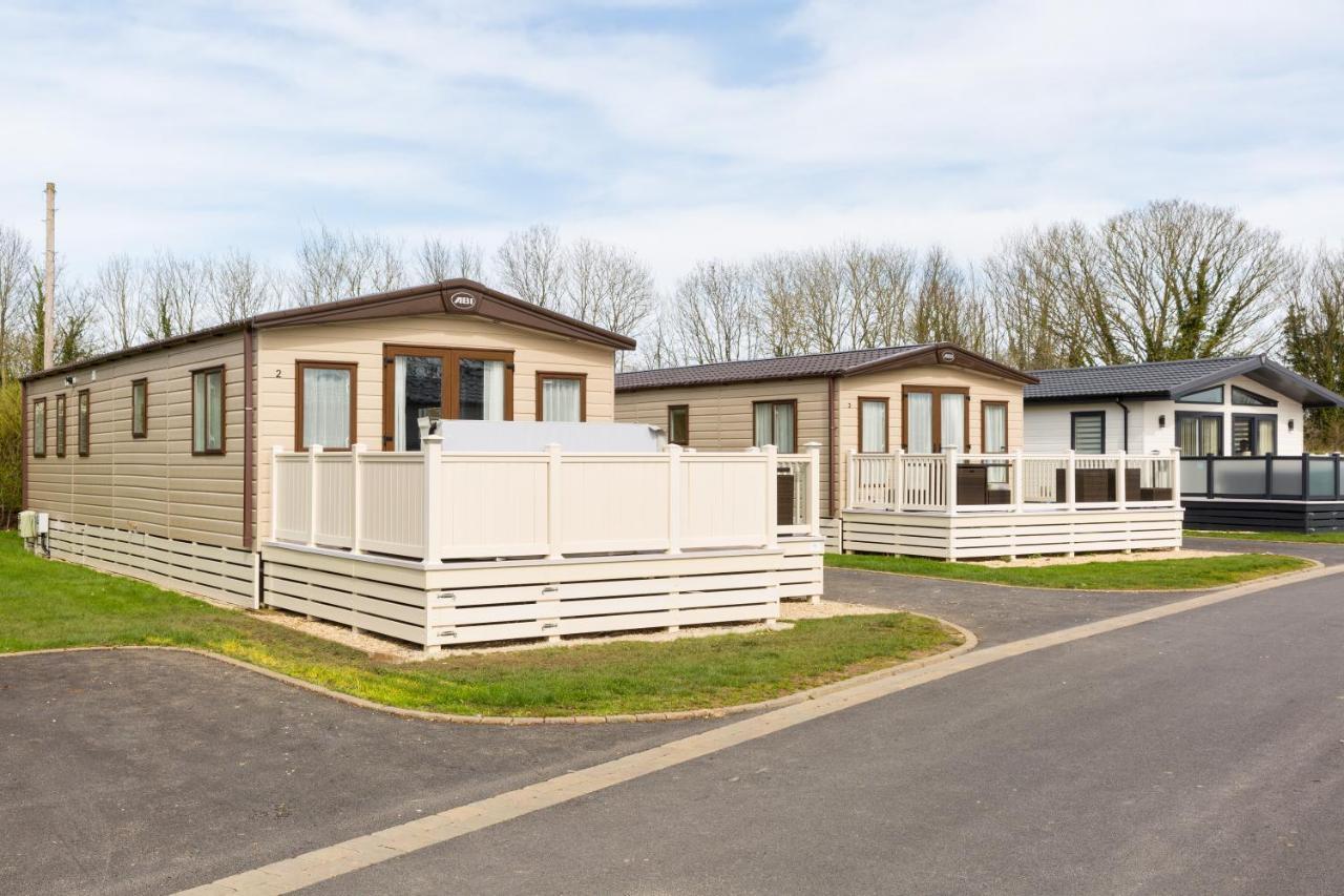 Cottontail Lodge - Hot Tub - Pet Friendly South Cerney Kültér fotó