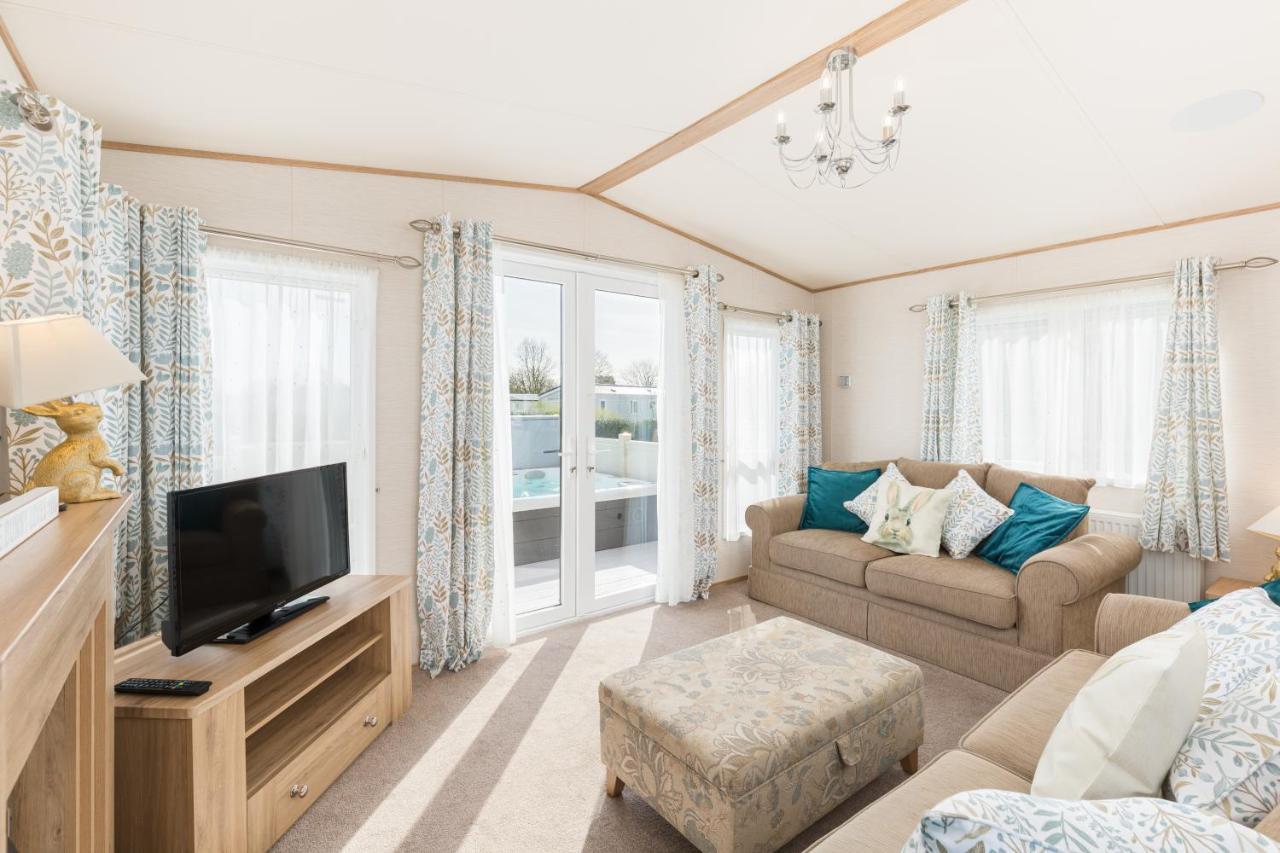 Cottontail Lodge - Hot Tub - Pet Friendly South Cerney Kültér fotó
