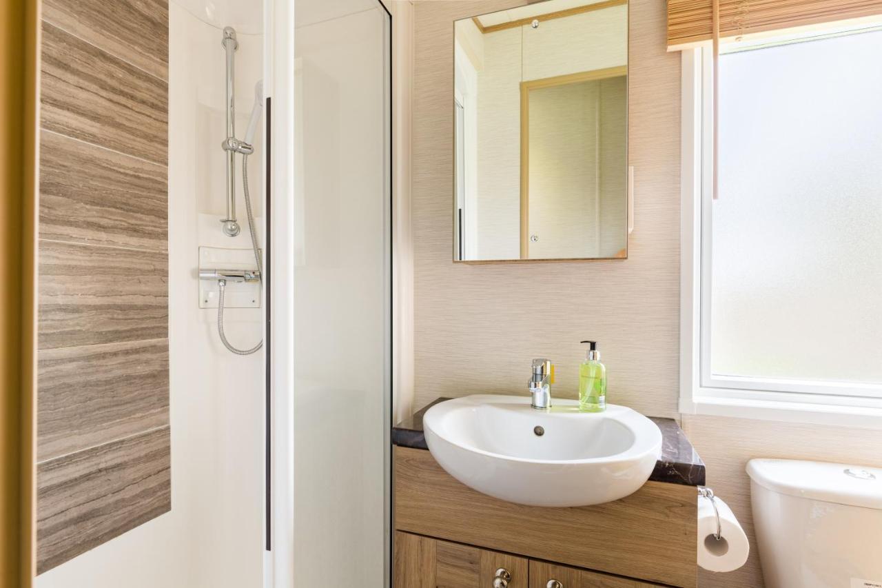 Cottontail Lodge - Hot Tub - Pet Friendly South Cerney Kültér fotó