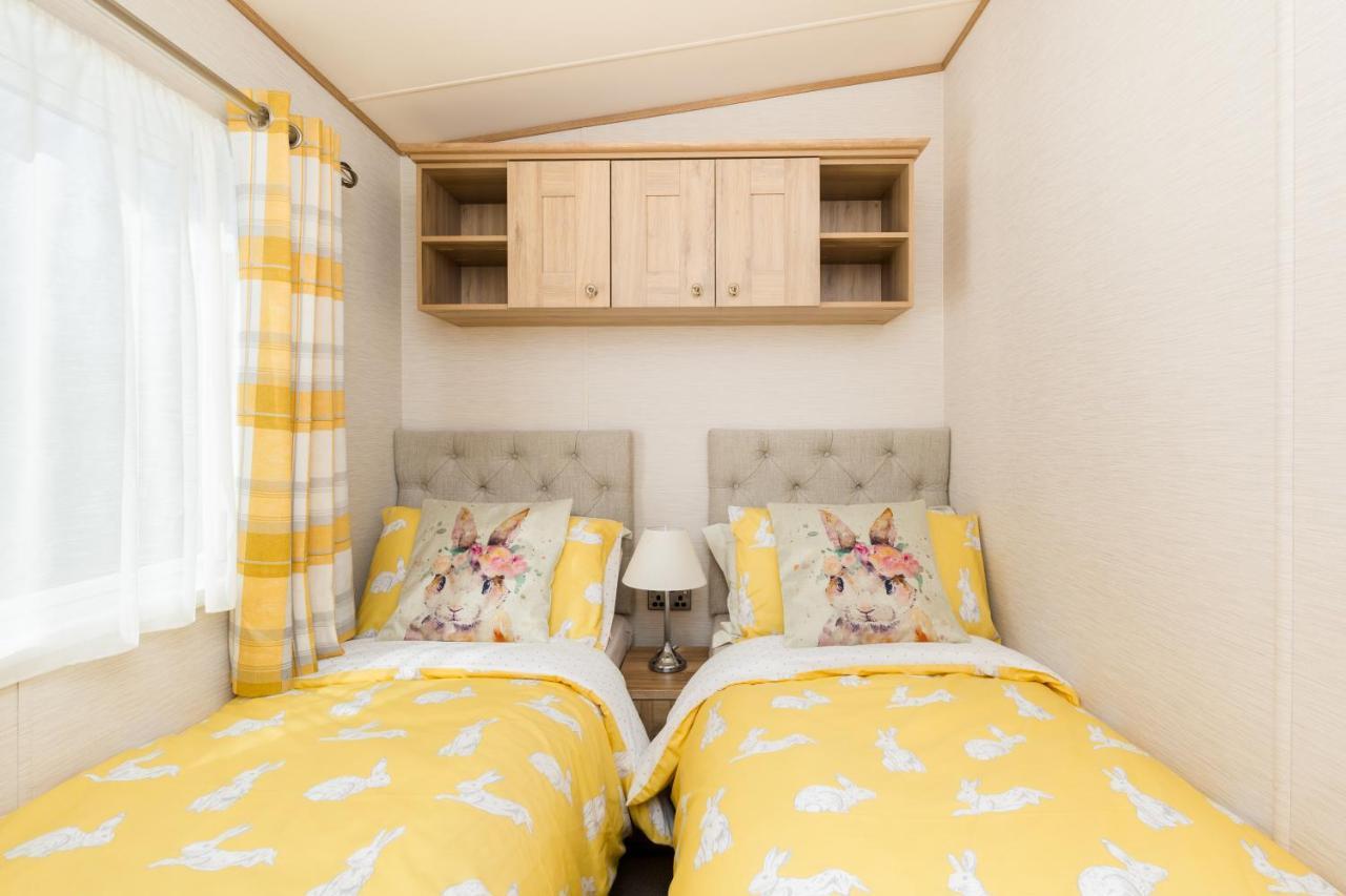 Cottontail Lodge - Hot Tub - Pet Friendly South Cerney Kültér fotó