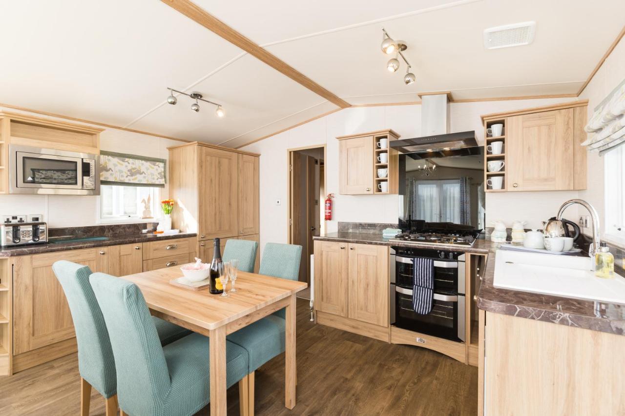 Cottontail Lodge - Hot Tub - Pet Friendly South Cerney Kültér fotó