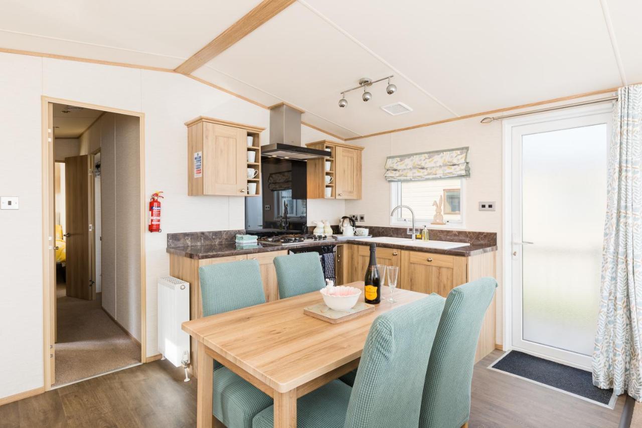 Cottontail Lodge - Hot Tub - Pet Friendly South Cerney Kültér fotó