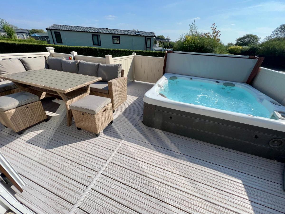 Cottontail Lodge - Hot Tub - Pet Friendly South Cerney Kültér fotó