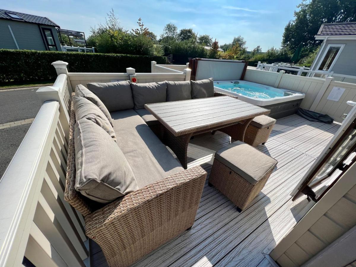 Cottontail Lodge - Hot Tub - Pet Friendly South Cerney Kültér fotó