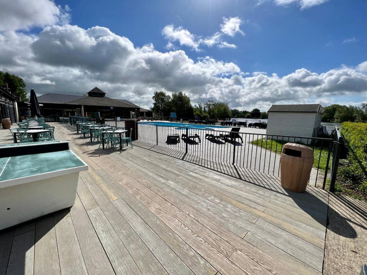 Cottontail Lodge - Hot Tub - Pet Friendly South Cerney Kültér fotó