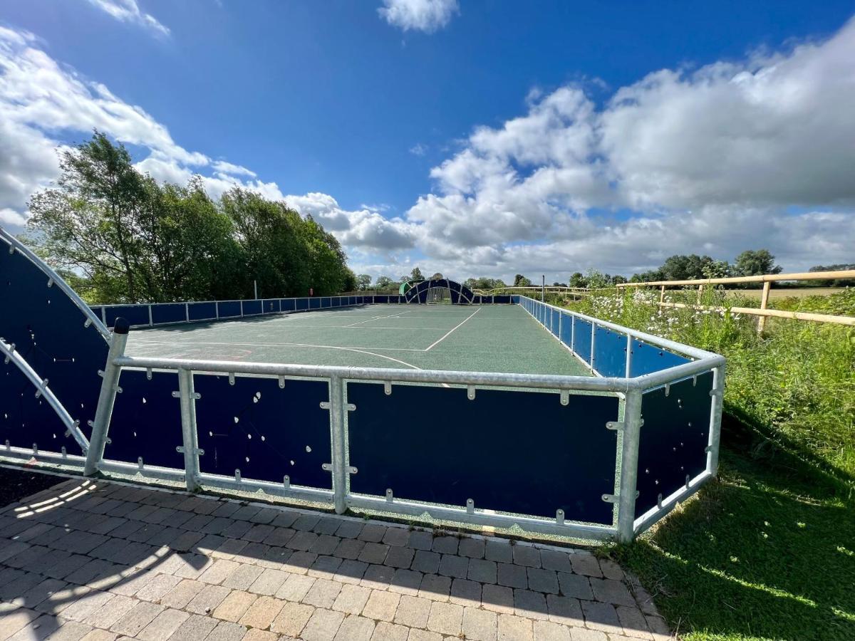 Cottontail Lodge - Hot Tub - Pet Friendly South Cerney Kültér fotó