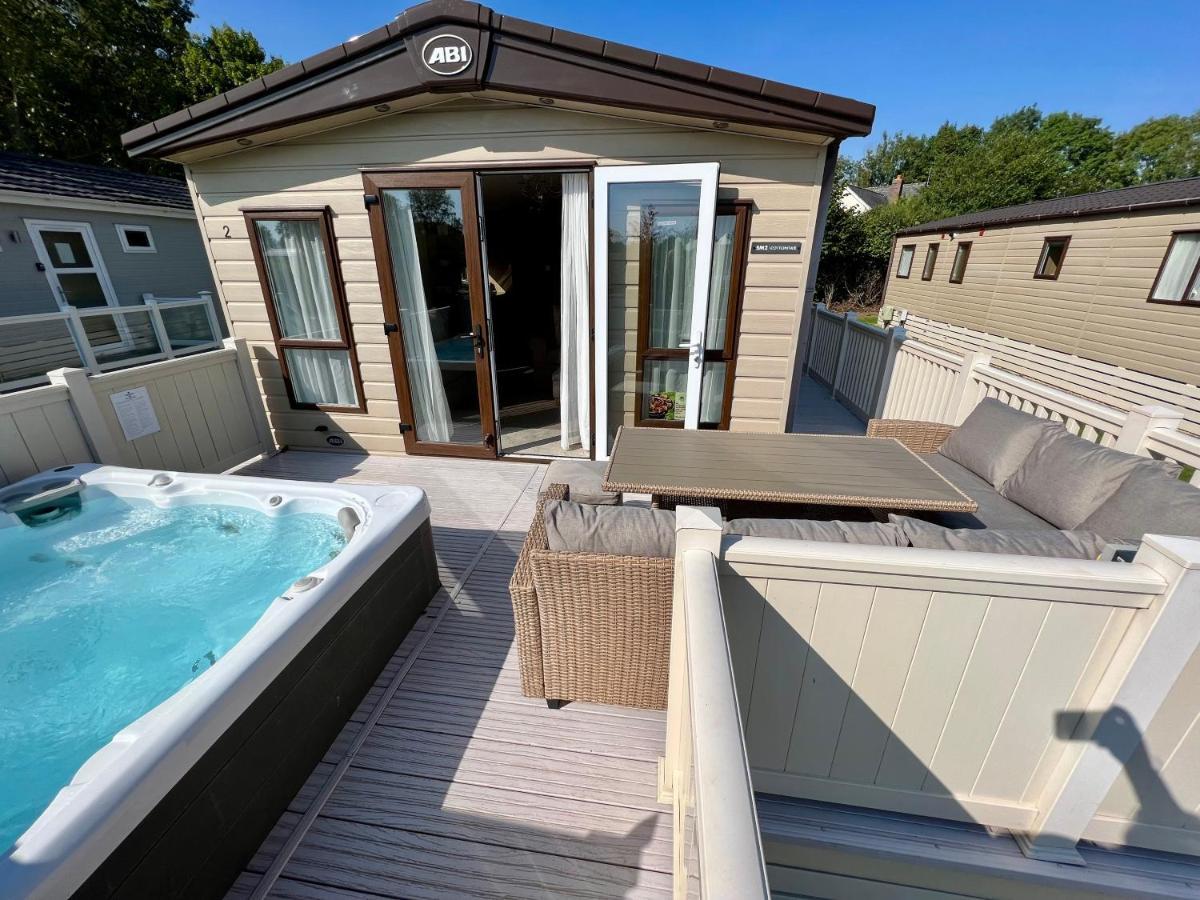 Cottontail Lodge - Hot Tub - Pet Friendly South Cerney Kültér fotó