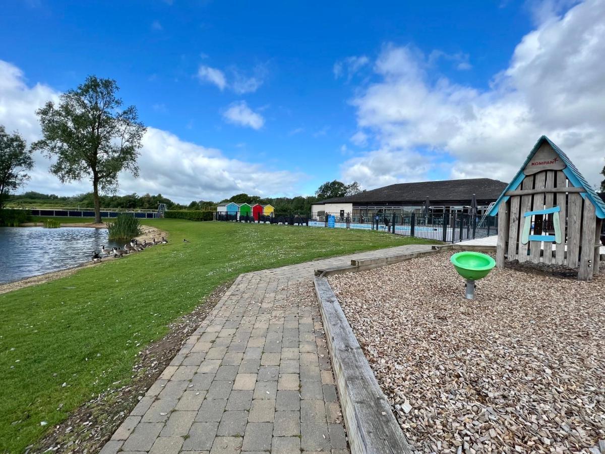 Cottontail Lodge - Hot Tub - Pet Friendly South Cerney Kültér fotó